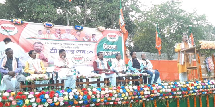 বিশালগড় মন্ডলের উদ্যোগে আয়োজিত বিজয় সংকল্প জনসভায় উপস্থিত বিজেপির সর্ব ভারতীয় সহ-সভাপতি তথা সাংসদ দিলীপ ঘোষ।