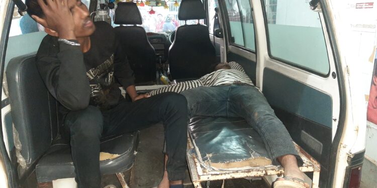 শাসক দলীয় কর্মীদের উপর বিরোধীদের আক্রমনের অভিযোগ।