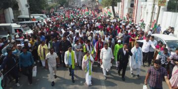 ভোটের পদযাত্রায় মমতা