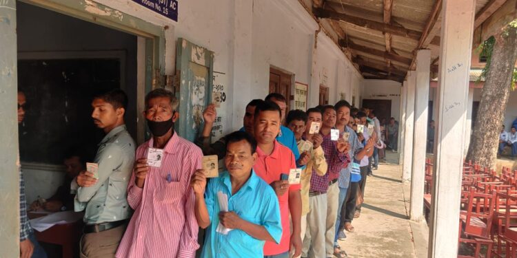 সরকারি কর্মচারীদের ভোট গ্রহণ শুরু