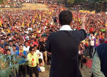 করবুকে তীপ্রা মথার নির্বাচনী জনসভায় বক্তব্য রাখছেন দলের সুপ্রিমো মহারাজা প্রদ্যুৎ কিশোর দেববর্মণ।