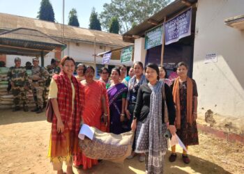 নারী শক্তি রাজ্যের এয়োদশ নির্বাচনে। মঙ্গলবার তোলা ছবি।