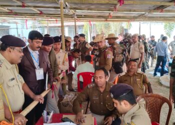বিশালগড়ে তিন কেন্দ্রের ভোট সামগ্রী বিতরণ