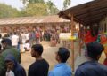 বিশালগড় বিধানসভার ২২ নম্বর বুথে ইভিএম গোলযোগের কারণে লম্বা লাইন পড়ল ভোটারদের।