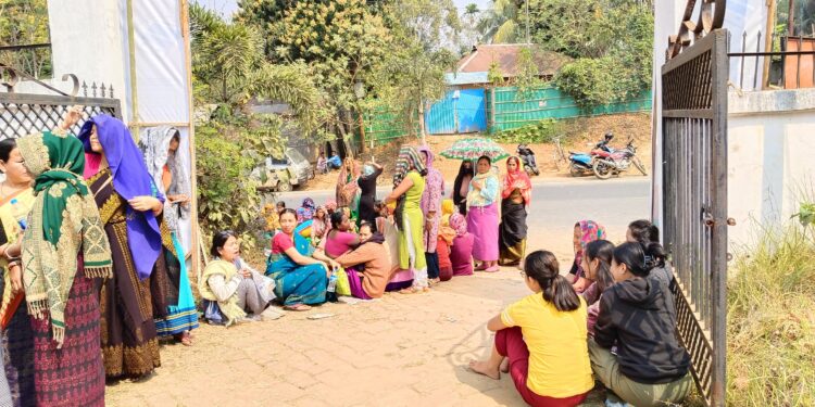 ভোট দিতে আসা ভোটাররা প্রচন্ড হয়রানির শিকার