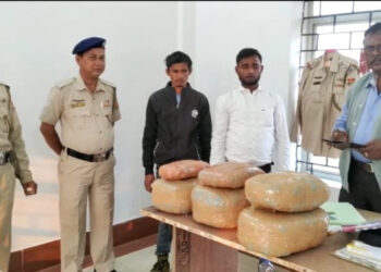 বিশালগড় রেলস্টেশনে শুঁকনো গাজা আটক।