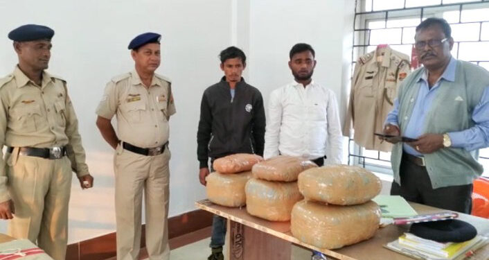 বিশালগড় রেলস্টেশনে শুঁকনো গাজা আটক।