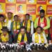 রাজবাড়ীর অন্দরে নির্বাচনী ইশতেহার প্রকাশ করছেন তিপরামথা দলের সুপ্রিমো প্রদ্যুৎ কিশোর দেববর্মন।