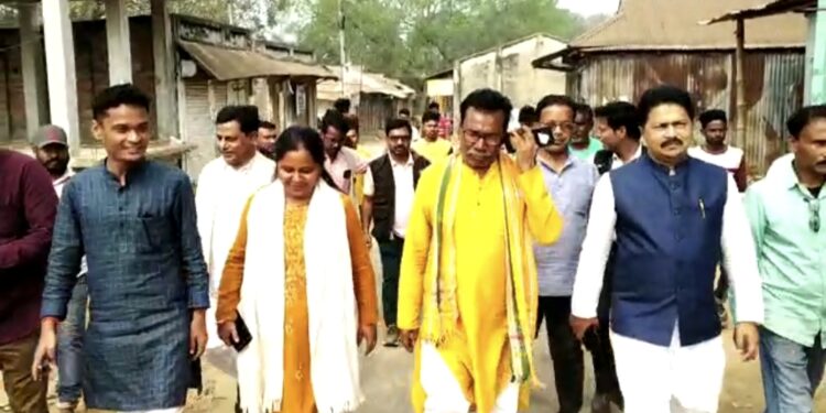 আক্রান্ত বিজেপি কর্মীদের বাড়িঘর পরিদর্শনে এলেন রাজ্য এবং জেলা বিজেপির এক প্রতিনিধি দল।