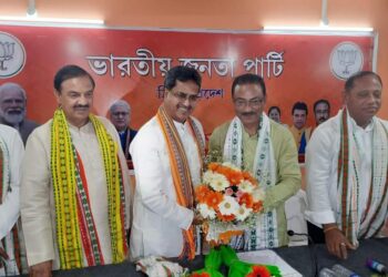 সোমবার রাজ্যের পরিষদীয় দলের নেতা নির্বাচিত হন প্রফেসর ডা:মানিক সাহা।