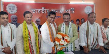 সোমবার রাজ্যের পরিষদীয় দলের নেতা নির্বাচিত হন প্রফেসর ডা:মানিক সাহা।