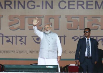 রাজ্যে দ্বিতীয়বারের শপথ গ্রহণ অনুষ্ঠানে উপস্থিত প্রধানমন্ত্রী সহ অন্যান্যরা।