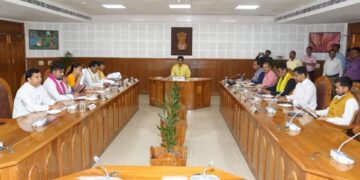 শপথ গ্রহণের পর রাজ্যর মন্ত্রী পরিষদের প্রথম বৈঠক অনুষ্ঠিত হয় বৃহস্পতিবার।