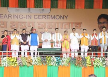 প্রধানমন্ত্রীর উপস্থিতিতে শপথ নিল  বিজেপি আইপিএফটি মন্ত্রিসভা