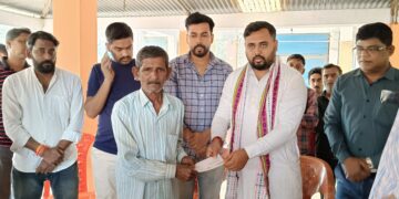 ক্ষতিগ্রস্থ দোকানিদের পাশে বিশালগড়ের নব নির্বাচিত বিধায়ক।