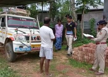 অবৈধ বাজিপটকা আটক বিশালগড়ে