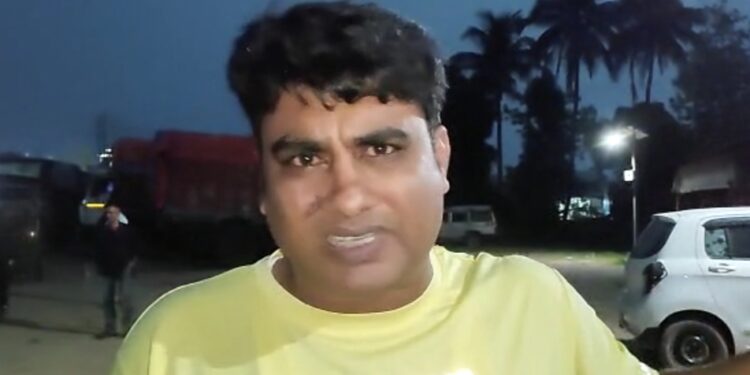 ফস্টিনষ্টি করতে গিয়ে ধরা খেল তিপ্রা মথার নেতা