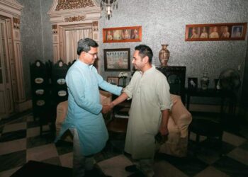 মহারাজার খোঁজখবর নিতে রাজবাড়িতে মুখ্যমন্ত্রী