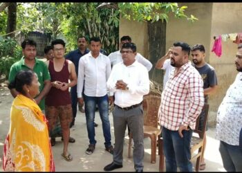 ক্ষতিগ্রস্ত পরিবারের পাশে বিধায়ক