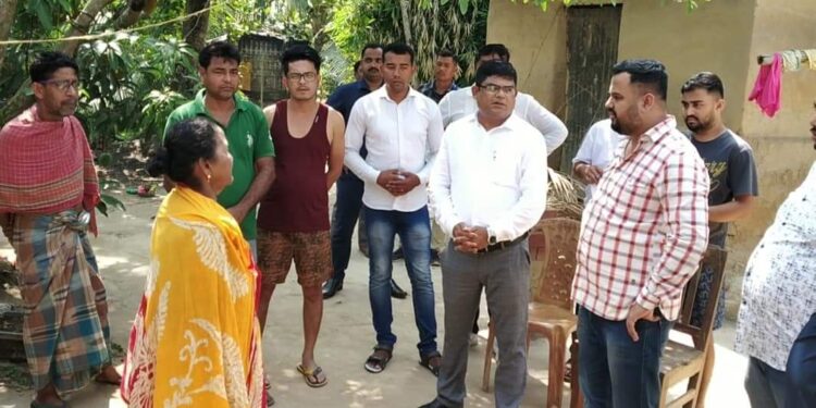 ক্ষতিগ্রস্ত পরিবারের পাশে বিধায়ক