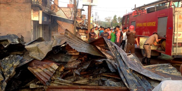 মধুপুর বাজারে ভয়াবহ অগ্নিকাণ্ড