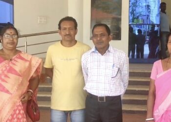 মেয়েকে ফিরে পেতে পুলিশের দ্বারস্থ বাবা