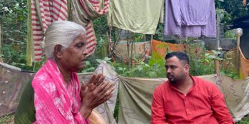 হতদরিদ্র বিধবার পাশে বিধায়ক