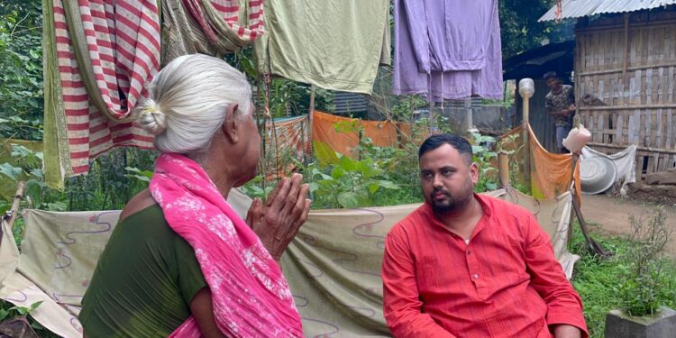 হতদরিদ্র বিধবার পাশে বিধায়ক