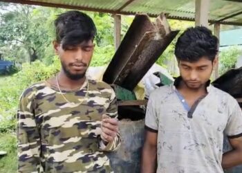 চুরি করতে এসে এলাকাবাসীর হাতে আটক দুই চুর