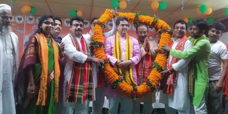 মুখ্যমন্ত্রীর হাত ধরে বক্সনগরে ৪০০০ ভোটার বিজেপিতে