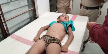 জন্মদাত্রী মায়ের সামনে গাড়ি চাপায় চার বছরের শিশুর মৃত্যু