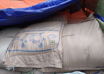 জুতোর ব্যবসার আড়ালে চিনি পাচার