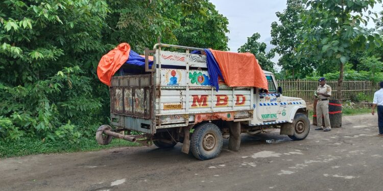 জুতোর ব্যবসার আড়ালে চিনি পাচার