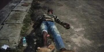 রোগীর ঠাঁই হল হাসপাতালের বাইরে মেঝেঁতে