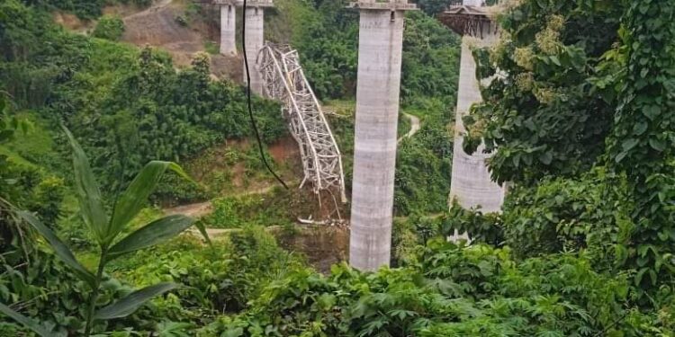 মিজোরামে নির্মীয়মাণ রেলব্রিজ ভেঙে মৃত্যু কমপক্ষে ১৭ জন শ্রমিকের