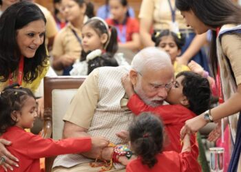 শিশুদের সাথে রাখী বন্ধন উৎসব পালন প্রধানমন্ত্রীর