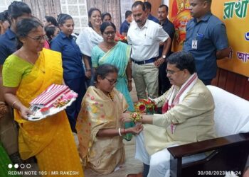 মুখ্যমন্ত্রীকে রাখী পরিয়ে দিলেন কমলাসাগরের বিধায়িকা