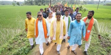 বক্সনগরে পায়ে হেঁটে ভোট প্রচারে মুখ্যমন্ত্রী