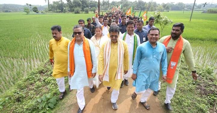 বক্সনগরে পায়ে হেঁটে ভোট প্রচারে মুখ্যমন্ত্রী