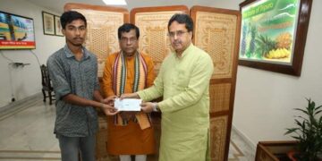 গরিব মেধাবির পাশে মুখ্যমন্ত্রী,মেয়র