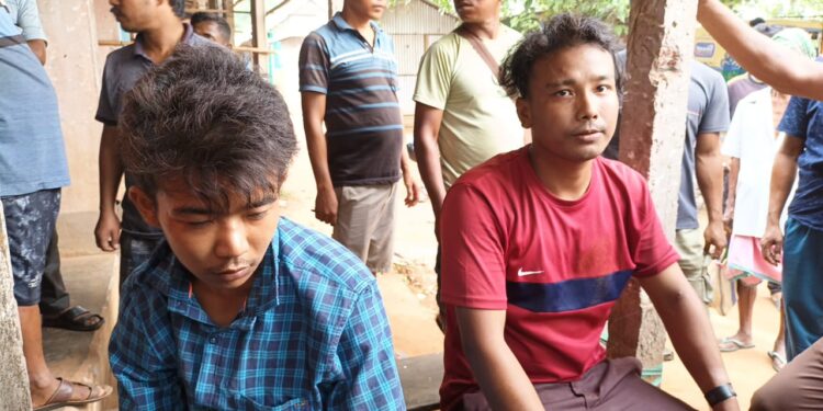 ব্রাউন সুগার সহ বিশ্রামগঞ্জ বাজার ব্যবসায়ীদের হাতে আটক দুই যুবক