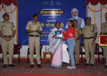 রোজগার মেলায় ২১০ জনের হাতে অফার তুলে দিলেন প্রতিমা