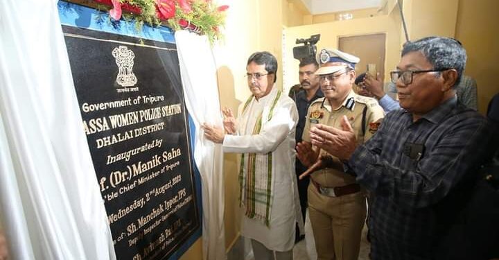 মানবিক দৃষ্টিভঙ্গি নিয়ে থানায় আসা মানুষের কথা শুনতে হবে : মুখ্যমন্ত্রী