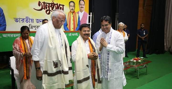 নতুন সংগঠন মহা মন্ত্রীকে সংবর্ধনা দিল বিজেপি