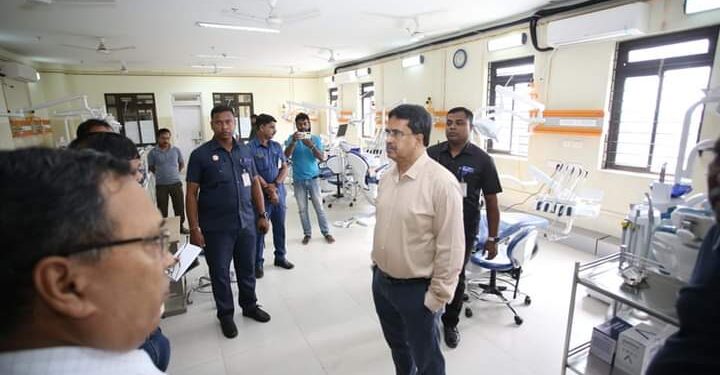 আগরতলা সরকারি ডেন্টাল কলেজ পরিদর্শন মুখ্যমন্ত্রীর