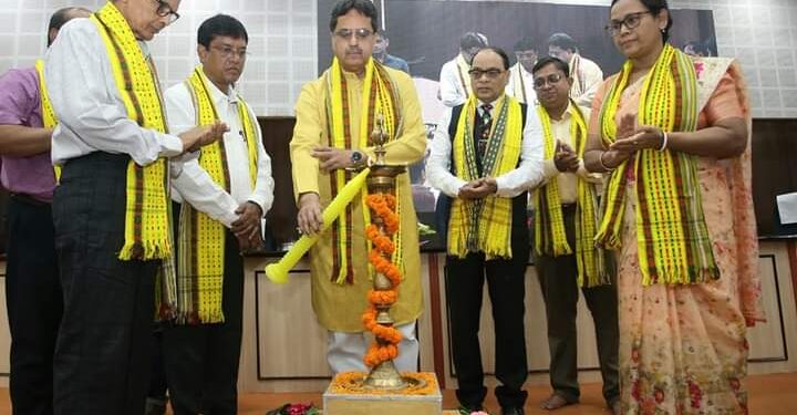 চিকিৎসা কর্মীদের প্রতি সহনশীল হতে হবে : মুখ্যমন্ত্রী