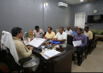 এনএফ রেলওয়ে প্রতিনিধিদের সাথে মুখ্যমন্ত্রীর বৈঠক