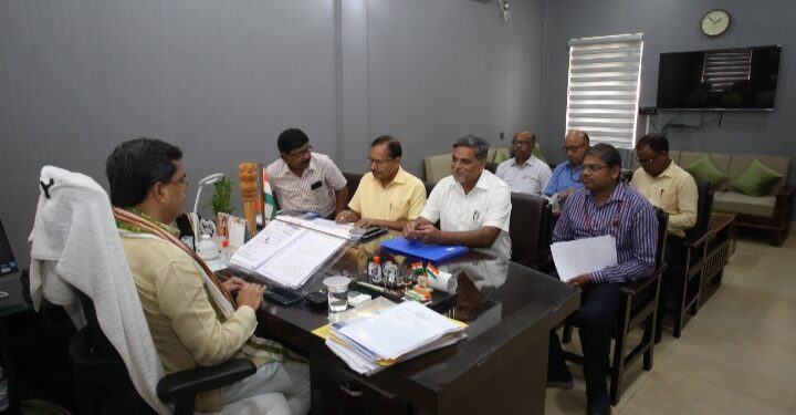 এনএফ রেলওয়ে প্রতিনিধিদের সাথে মুখ্যমন্ত্রীর বৈঠক