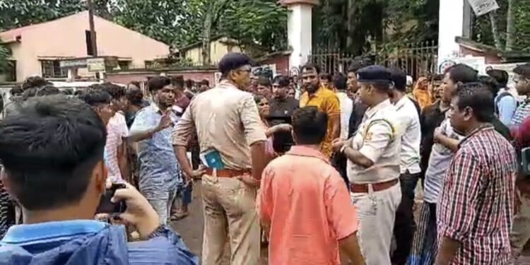 হিজাব কান্ডে উত্তপ্ত বিশালগড়ের কড়ুইমুড়া
