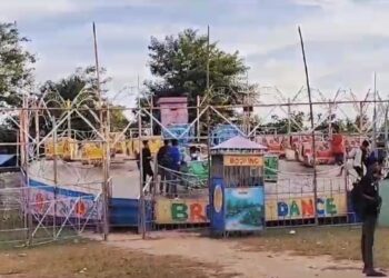 দুই বখাটে যুবকের তান্ডবে বন্ধ হল আনন্দমেলা